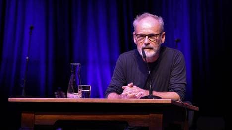 Reinhold Beckmann hat Kritik an den Co-Kommentatoren im Fußball geäußert