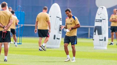 Bereits im Sommer assistierte Thiago Alcantara Hansi Flick beim FC Barcelona