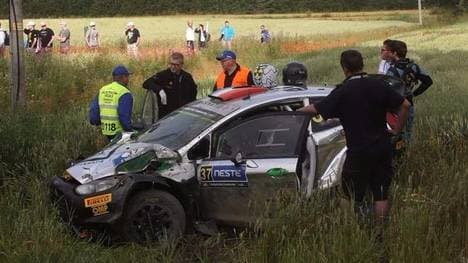 In Finnland zerlegte Lorenzo Bertelli seinen Ford bei einem heftigen Abflug