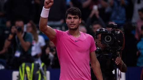 Carlos Alcaraz hat sein Comeback-Turnier auf der ATP-Tour gewonnen.