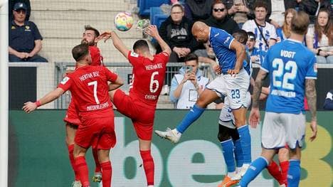 Für diese Szene gab es bei Hoffenheim gegen Hertha einen Elfmeter