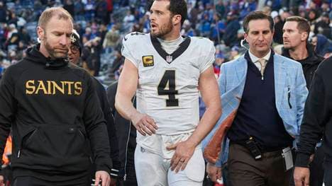 Saints-Quarterback Derek Carr (4) fällt verletzt aus