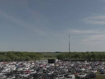 Der FC Midtjylland aus Dänemark gibt seinen Fans die Möglichkeit, ein Heimspiel per Drive-In zusammen mit der Fangemeinde zu verfolgen. Der Marketing Director erklärt das Prinzip.