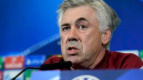 Carlo Ancelotti spricht vor der Champions-League-Partie des FC Bayern gegen den PSV Eindhoven