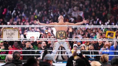 Wrestling: Wrestlemania XL Sunday Apr 7, 2024; Philadelphia, PA, USA; WWE Universal Championship match between Roman Reigns and Cody Rhodes during Wrestlemania XL Sunday at Lincoln Financial Field. Philadelphia Lincoln Financial Field PA USA, EDITORIAL USE ONLY PUBLICATIONxINxGERxSUIxAUTxONLY Copyright: xJoexCamporealex 20240407_aa9_jca_041