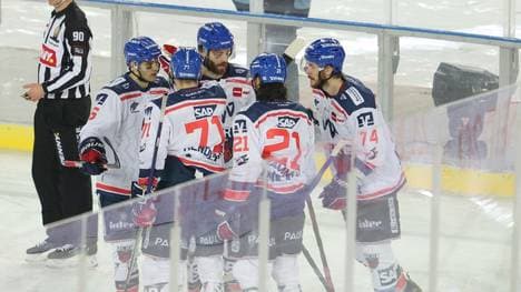 Die Adler Mannheim führen 2:1 gegen Ingolstadt
