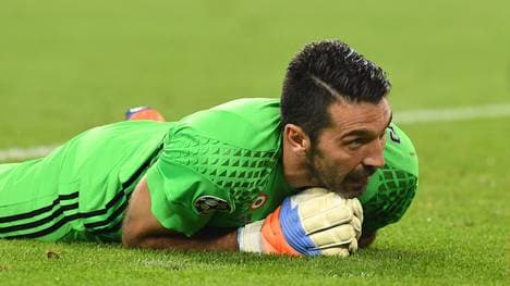 Juventus v Olympique Lyonnais - UEFA Champions League