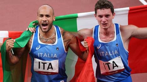 Marcell Jacobs (l.) und Filippo Tortu holten 2021 gemeinsam Staffel-Gold bei Olympia