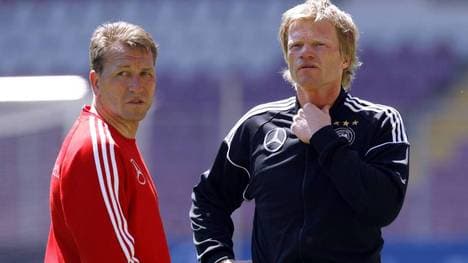 Torwart Oliver Kahn (r.) und Torwarttrainer Andreas Köpke vor der Fußball-WM 2006