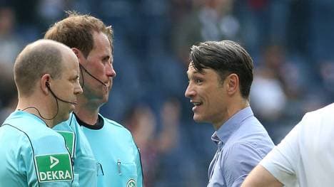 Niko Kovac (r.) war mit der Spielleitung des Schiedsrichtergespanns von Sascha Stegemann nicht einverstanden