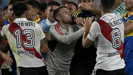 Argentinien: Kartenflut im Superclasico