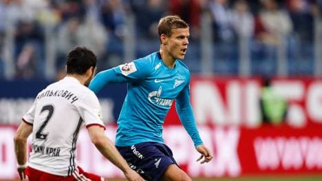 Aleksandar Kokorin (r.) hat einen neuen Vertrag bei Zenit St. Petersburg unterschrieben