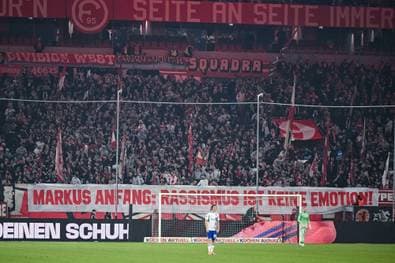 Nach Rassismus-Eklat: Fortuna-Fans kontern Anfang