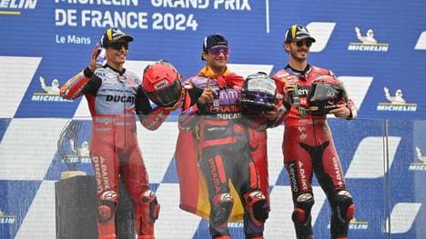 Marc Marquez  (l.), Jorge Martin (m.) und Francesco Bagnaia auf dem Podium