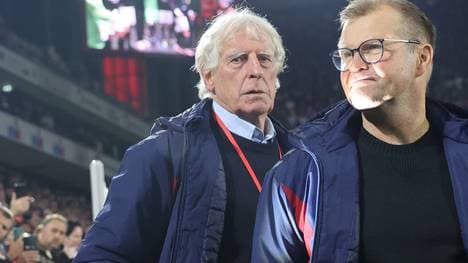 Erich Rutemöller berät den FC-Vorstand gemeinsam mit Frank Schäfer (r.)