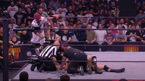 Adam Cole verletzte sich bei AEW x NJPW Forbidden Door