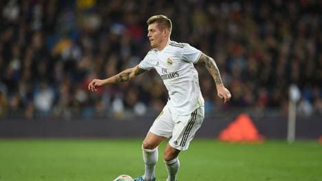 MADRID, SPAIN - DECEMBER 22:  Toni Kroos of Real Madrid CF in action during the Liga match between Real Madrid CF and Athletic Club at Estadio Santiago Bernabeu on December 22, 2019 in Madrid, Spain. (Photo by Denis Doyle/Getty Images)