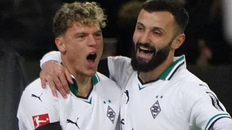 Robin Hack (l.) jubelt mit Franck Honorat