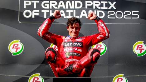 Marc Marquez feiert den Sieg zum Auftakt der neuen Saison