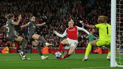 Russo schiebt zur Führung für Arsenal ein