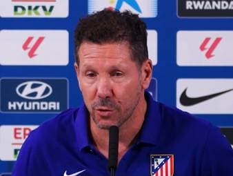 Es wird nicht ruhiger um Julián Álvarez und die anhaltenden Gerüchte über einen Barcelona-Transfer. In der Pressekonferenz gibt Atlético-Trainer Simeone ein Update.