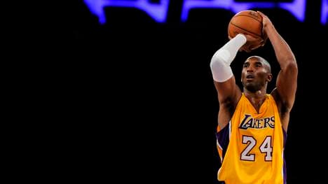 Cleveland Cavaliers v Los Angeles Lakers