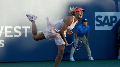 Maria Scharapowa feiert mit einem Sieg in Stanford ein erfolgreiches Comeback