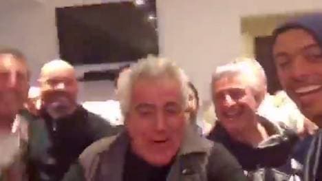 Franco di Santo (r.) hat sichtlich Spaß beim Feiern