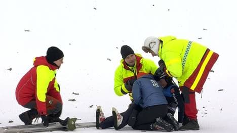 Cindy Haasch musste nach ihrem Sturz mit der Trage abtransportiert werden