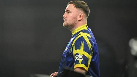 Luke Littler spielt in der dritten Runde gegen Mensur Suljovic