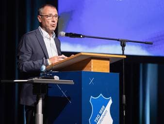 In der Chefetage der TSG Hoffenheim herrscht weiterhin Unruhe. Präsident Jörg Albrecht tritt zurück. 