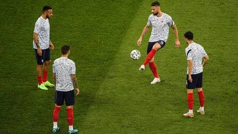 Corentin Tolisso (l.) im Training der französischen Nationalmannschaft