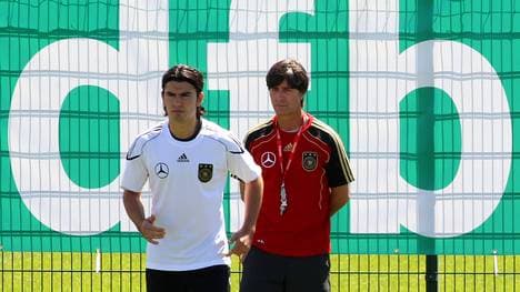 Serdar Tasci (l.) bestritt bisher 14 Länderspiele für Deutschland