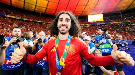 Marc Cucurella feiert den EM-Sieg 