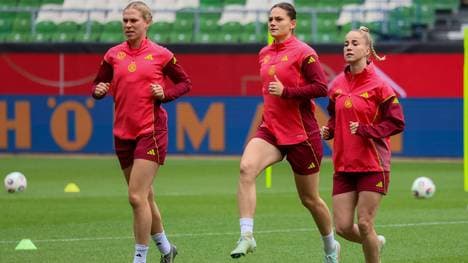 Knaak (l.) steht in der deutschen Startelf