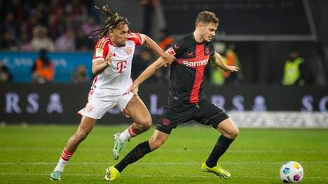 Josip Stanisic lässt seine Zukunft beim FC Bayern offen