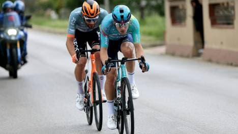 Alberto Bettiol (vorne) gewinnt die 13. Giro-Etappe 