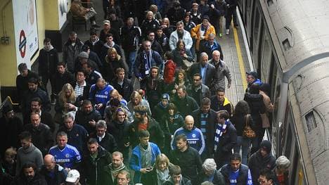 Fans des FC Chelsea auf dem Weg ins Stadion