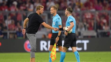 Schiedsrichter Danny Makkelie leitet das deutsche Spiel gegen Ungarn