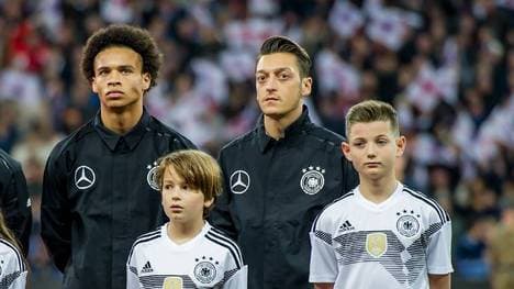Leroy Sané und Mesut Özil spielten zusammen in der deutschen Nationalmannschaft