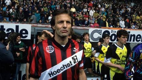 Karl-Heinz Körbel wurde zum Rekordspieler der Bundesliga