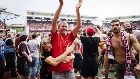 Friedhelm Funkel holte erstmals die Meister-"Felge" in der 2. Bundesliga