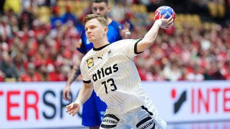 Timo Kastening beim Sieben-Meter-Wurf