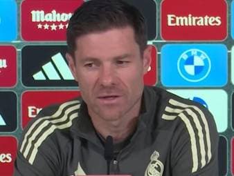 Vor der Ligapartie gegen Deportivo Alavés betont Real-Madrid-Trainer Xabi Alonso, dass er und der Klub an einem Strang ziehen. Für den Chefcoach ist das Team am wichtigsten.
