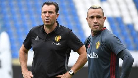 Trainer Marc Wilmots (l.) im Training mit Radja Nainggolan