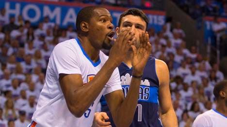 Rick Carlisle ist sauer über die Spielweise der OKC Thunder um Kevin Durant (l.)