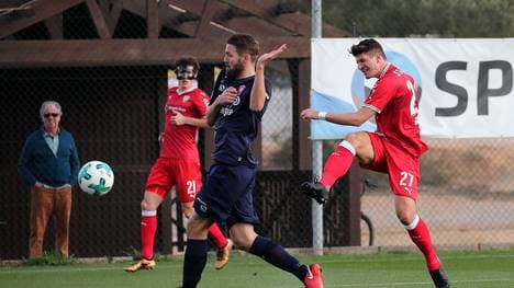 Mario Gomez (r.) wechselte in der Winterpause vom VfL Wolfsburg zum VfB Stuttgart
