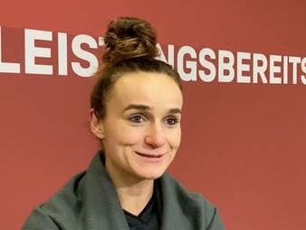 Starker Auftritt des FC Bayern in der Frauen-Champions-League! Nach dem Sieg gegen Barca zeigt sich Spielführerin Lina Magull emotional.