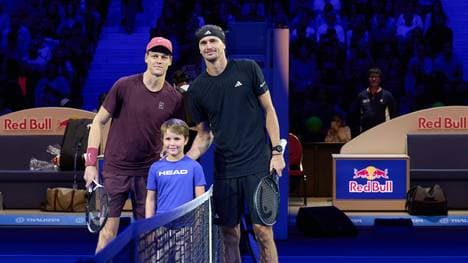 Alexander Zverev (r.) überzeugte gegen Jannik Sinner