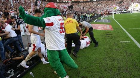 Auch Maskottchen Fritzle jubelt mit